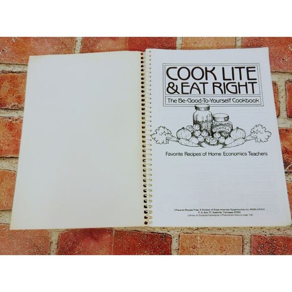 COOK LITE EAT RIGHT Vtg 80s Cookbook Favorite Recipes of Home Economic Teachers - Picture 7 of 11